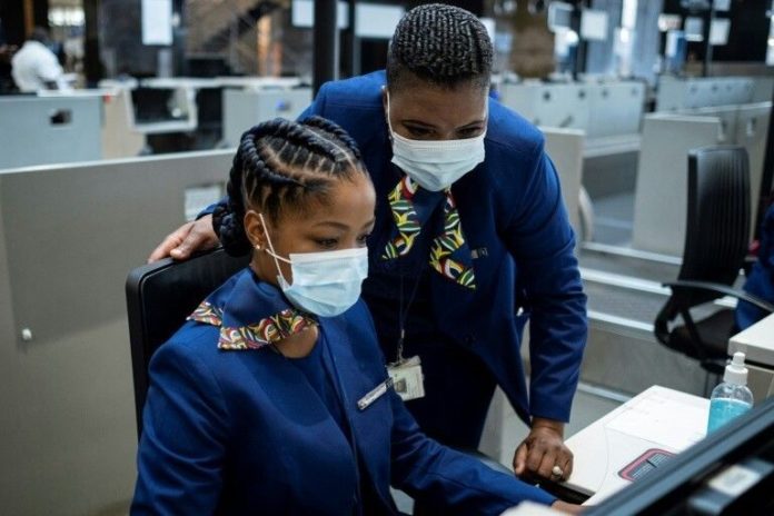 L’Afrique du Sud juge “tristes” les restrictions de voyage sur le continent
