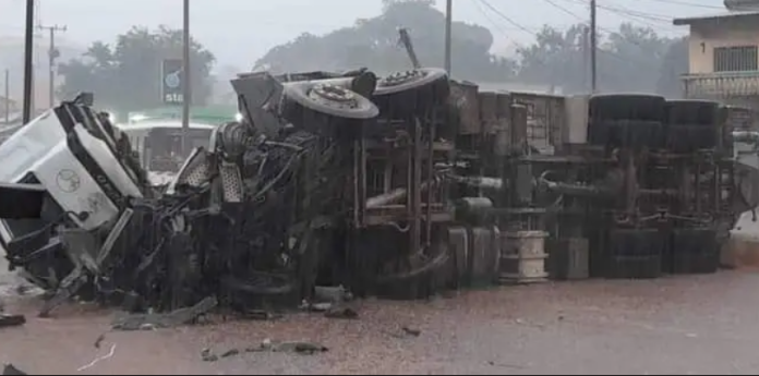 Guinée: plus de 24 morts dans une collision entre un bus et un camion, d’après un bilan officiel