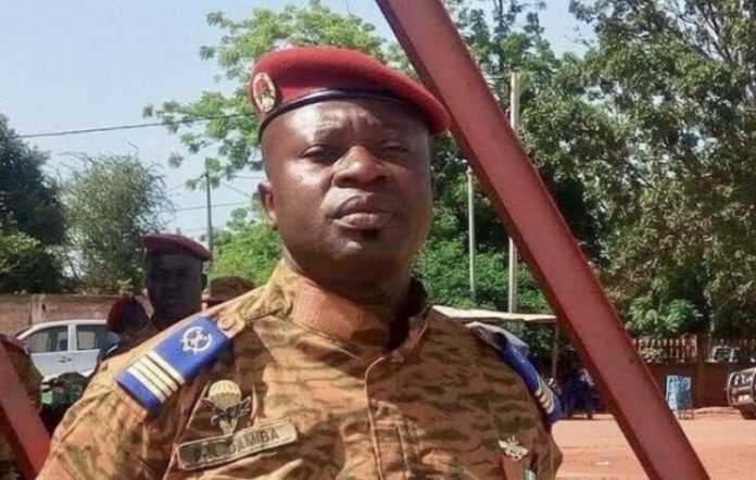 Burkina: la junte rétablit la Constitution et modifie les institutions
