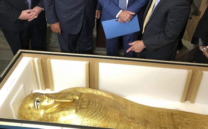 Les États-Unis rendent un sarcophage volé et vieux de 2700 ans à l’Égypte