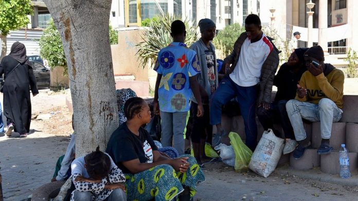 Tunisie: des migrants africains chassés de Sfax après la mort d’un Tunisien