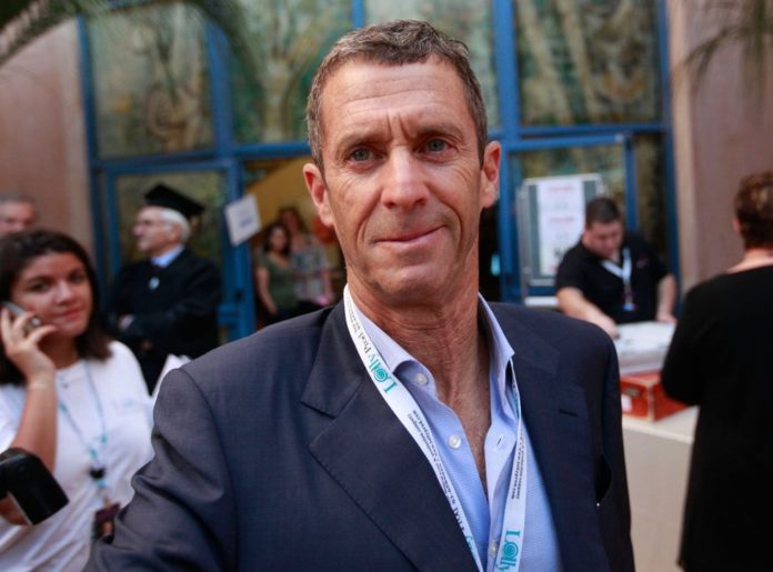 Corruption en Guinée: le milliardaire franco-israélien poursuivi en suisse pour un contrat minier