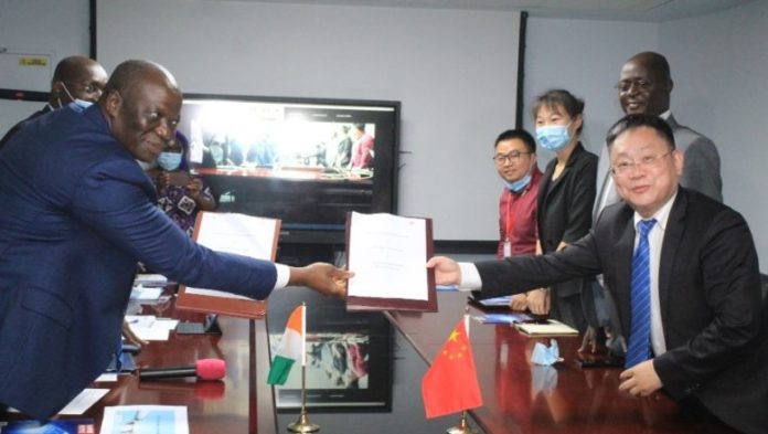 Le gouvernement ivoirien signe avec Huawei un avenant de protocole pour le développement du secteur des TIC