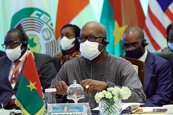 La Cédeao impose des sanctions contre les auteurs de coups d’Etat au Mali et en Guinée