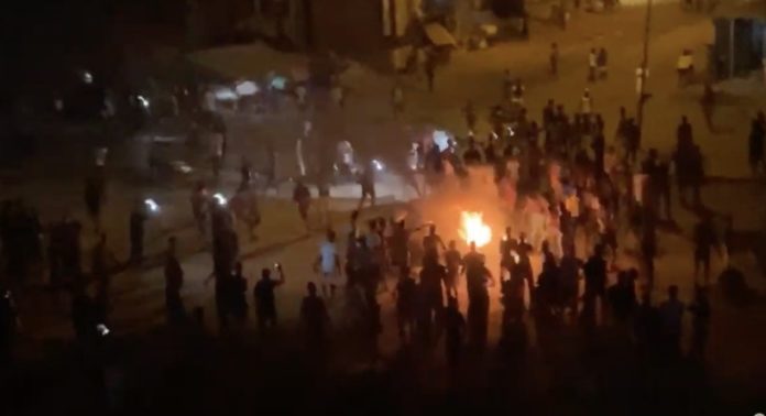 Au Sénégal, des dizaines d’interpellations après des émeutes contre le couvre-feu dû au Covid-19