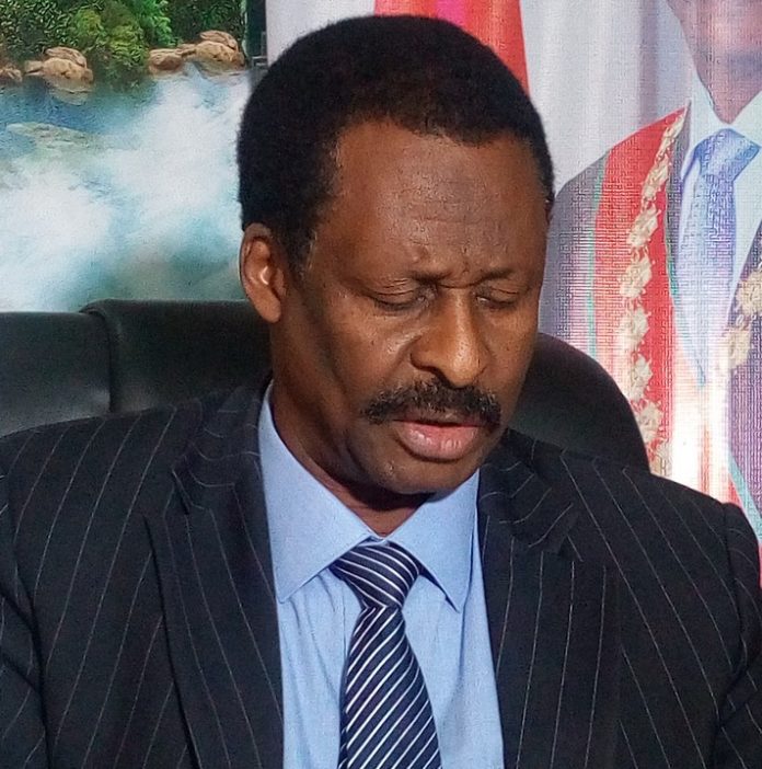 Guinée: Alpha Condé limoge son ministre de l’Energie, maintient ceux de la Défense et de la Sécurité soupçonnés de crimes.