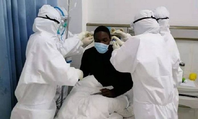 La Guinée dénombre plus de 1 000 cas de Covid-19