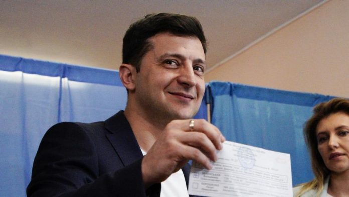 Présidentielle en Ukraine: victoire écrasante du comédien Zelensky
