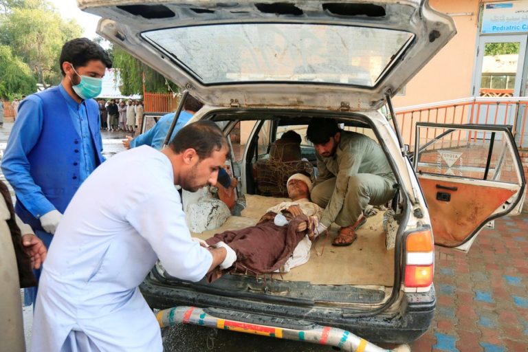 Attentat dans une mosquée en Afghanistan: au moins 62 morts