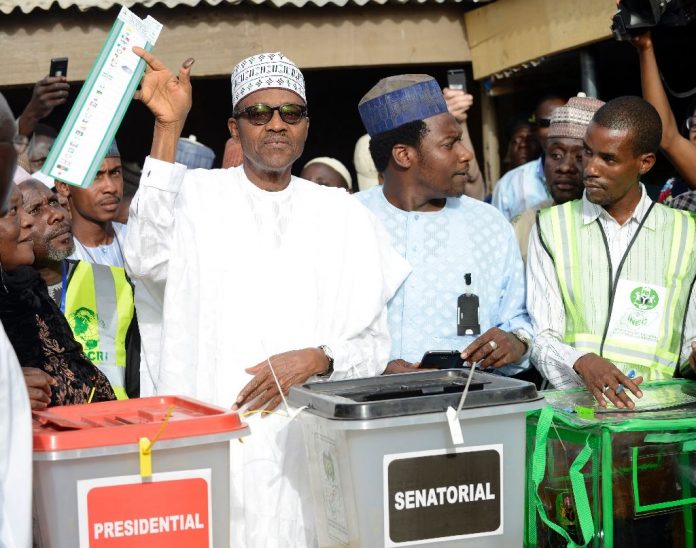 Le président nigérian se défend après la nomination de sa nièce à la commission électorale
