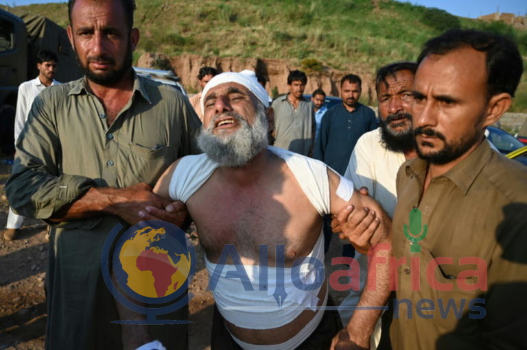 Pakistan: un avion militaire s’écrase en zone habitée, 18 morts au moins
