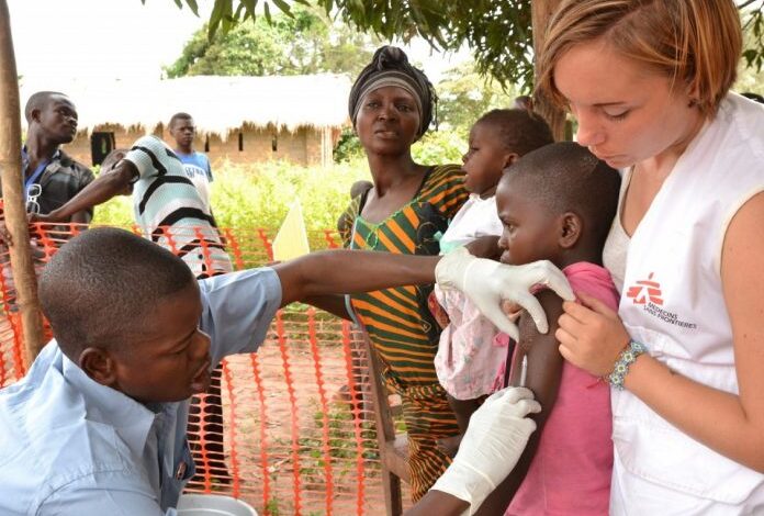 En plus d’Ebola, la RDC touchée par des épidémies de choléra et rougeole