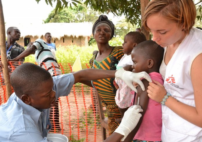 En plus d’Ebola, la RDC touchée par des épidémies de choléra et rougeole