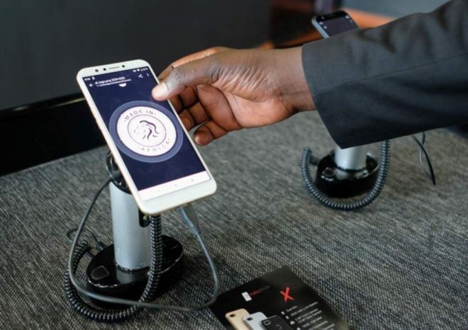 Le Rwanda lance les premiers smartphones 100 % “fabriqués en Afrique “