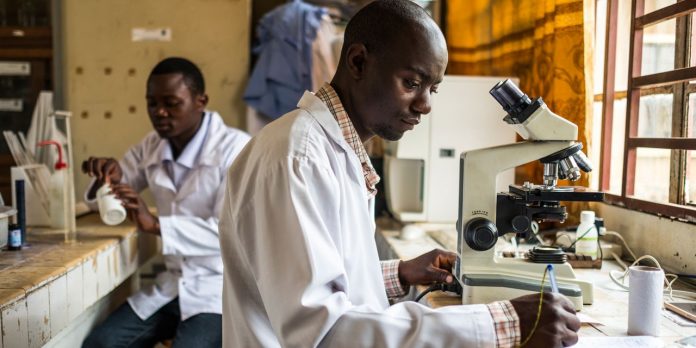 Ebola en RDC: le cap des 200 cas est atteint, 125 morts (OMS)