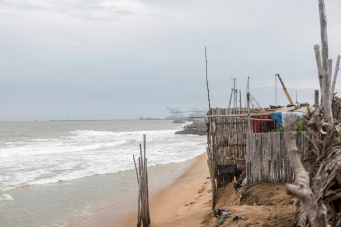 Au Togo, la mer avance et les communautés de pêcheurs doivent quitter les rivages