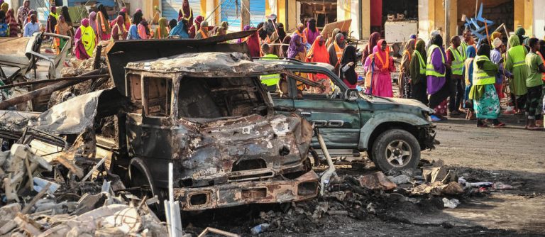 Plus de 130 morts dans un attentat à Mogadiscio