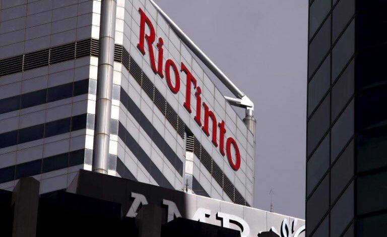 Des travailleurs de Rio Tinto protestent contre leurs conditions…