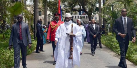 Après avoir renoncé au pouvoir, Jammeh quitte Banjul pour Conakry