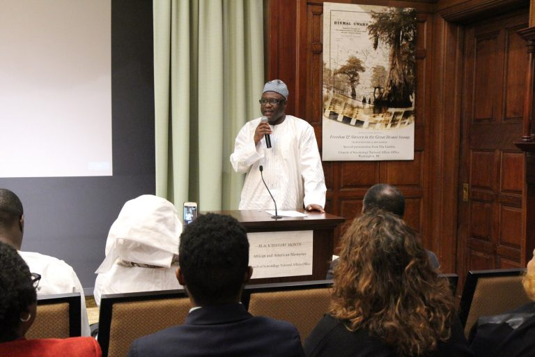 Alpha Condé inaugure un nouveau centre commercial à Conakry
