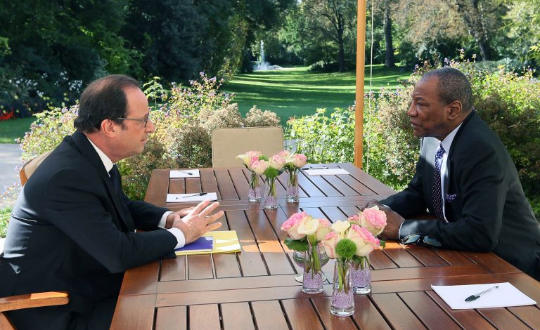 Alpha Condé s’entretient avec François Hollande à Paris