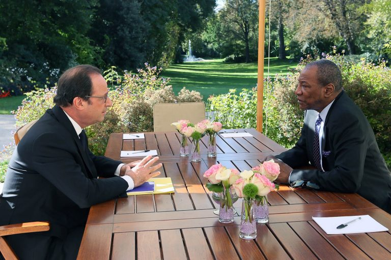 Alpha Condé s’entretient avec François Hollande à Paris
